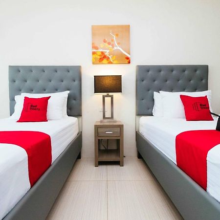 Reddoorz Premium @ Sampaloc Makati Hotel Makati City Exterior photo
