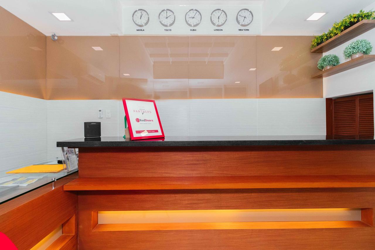 Reddoorz Premium @ Sampaloc Makati Hotel Makati City Exterior photo