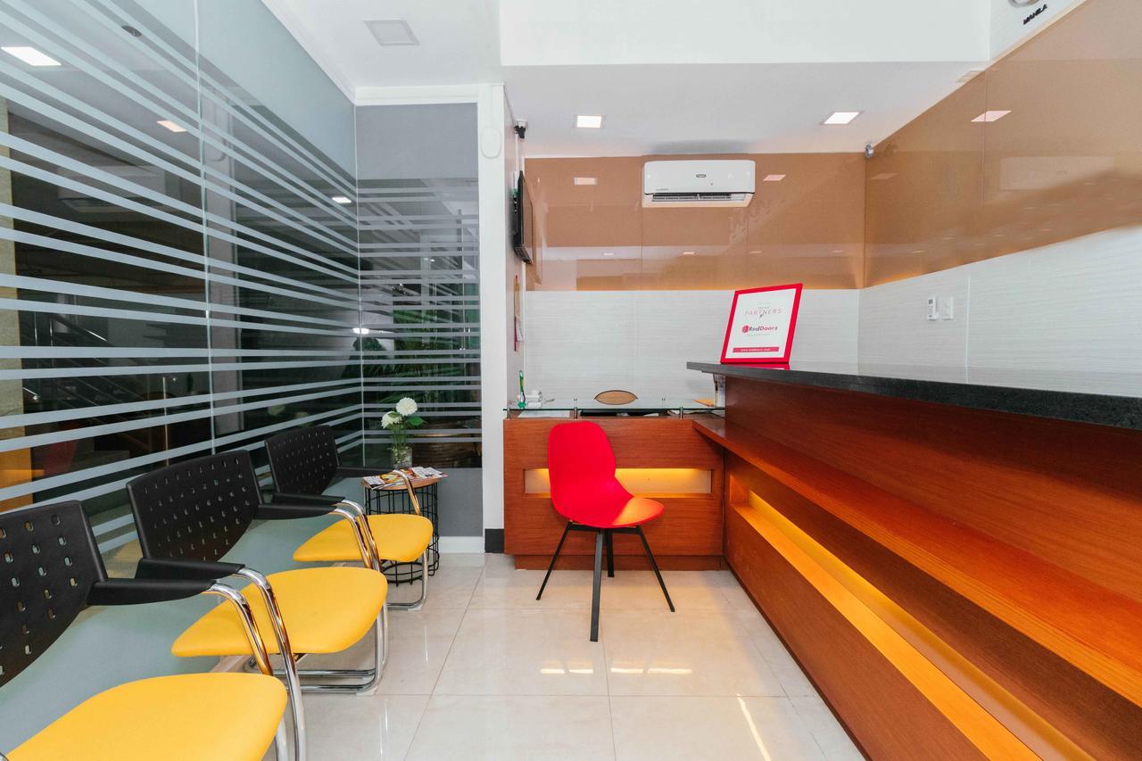 Reddoorz Premium @ Sampaloc Makati Hotel Makati City Exterior photo