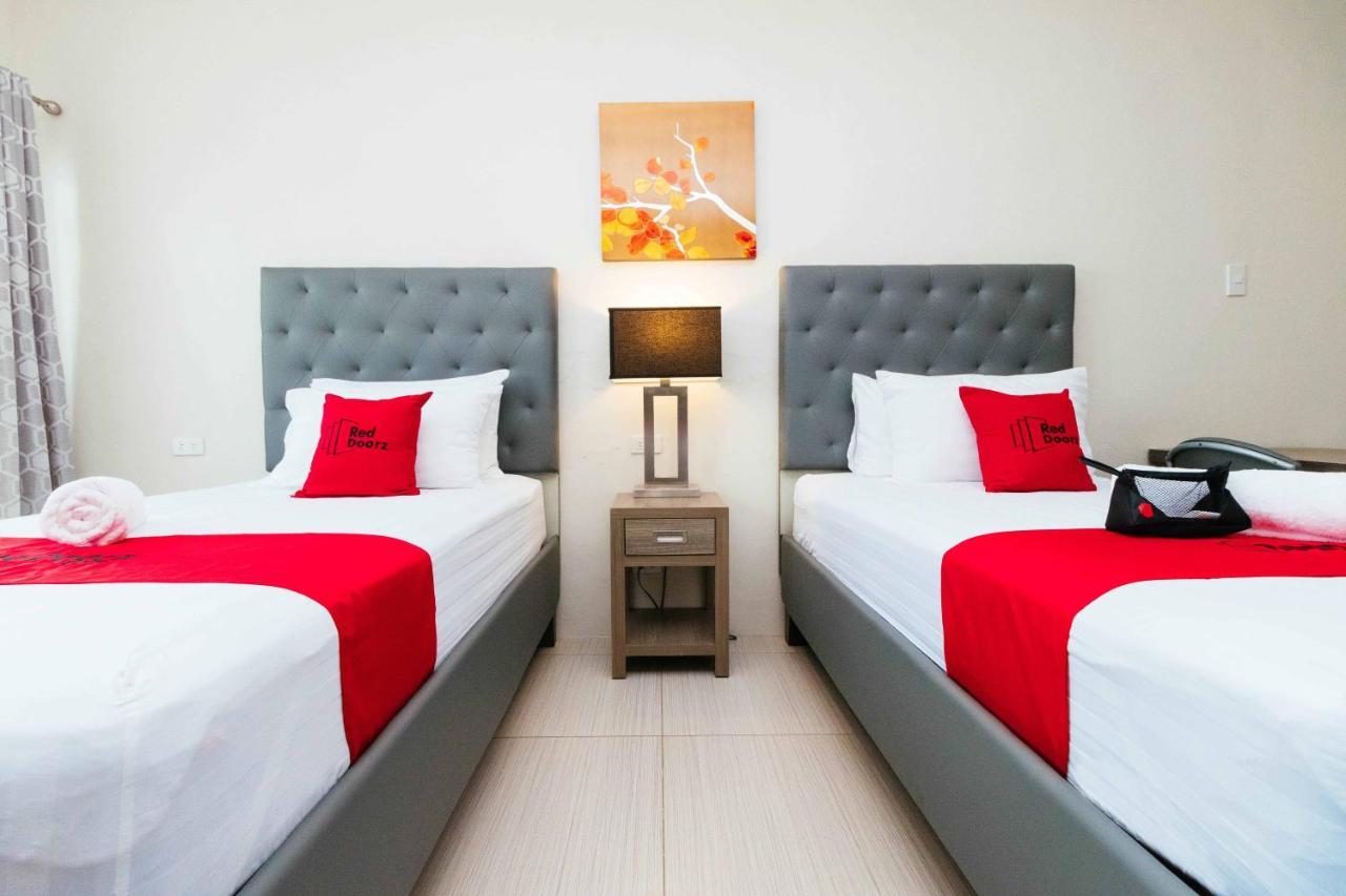 Reddoorz Premium @ Sampaloc Makati Hotel Makati City Exterior photo