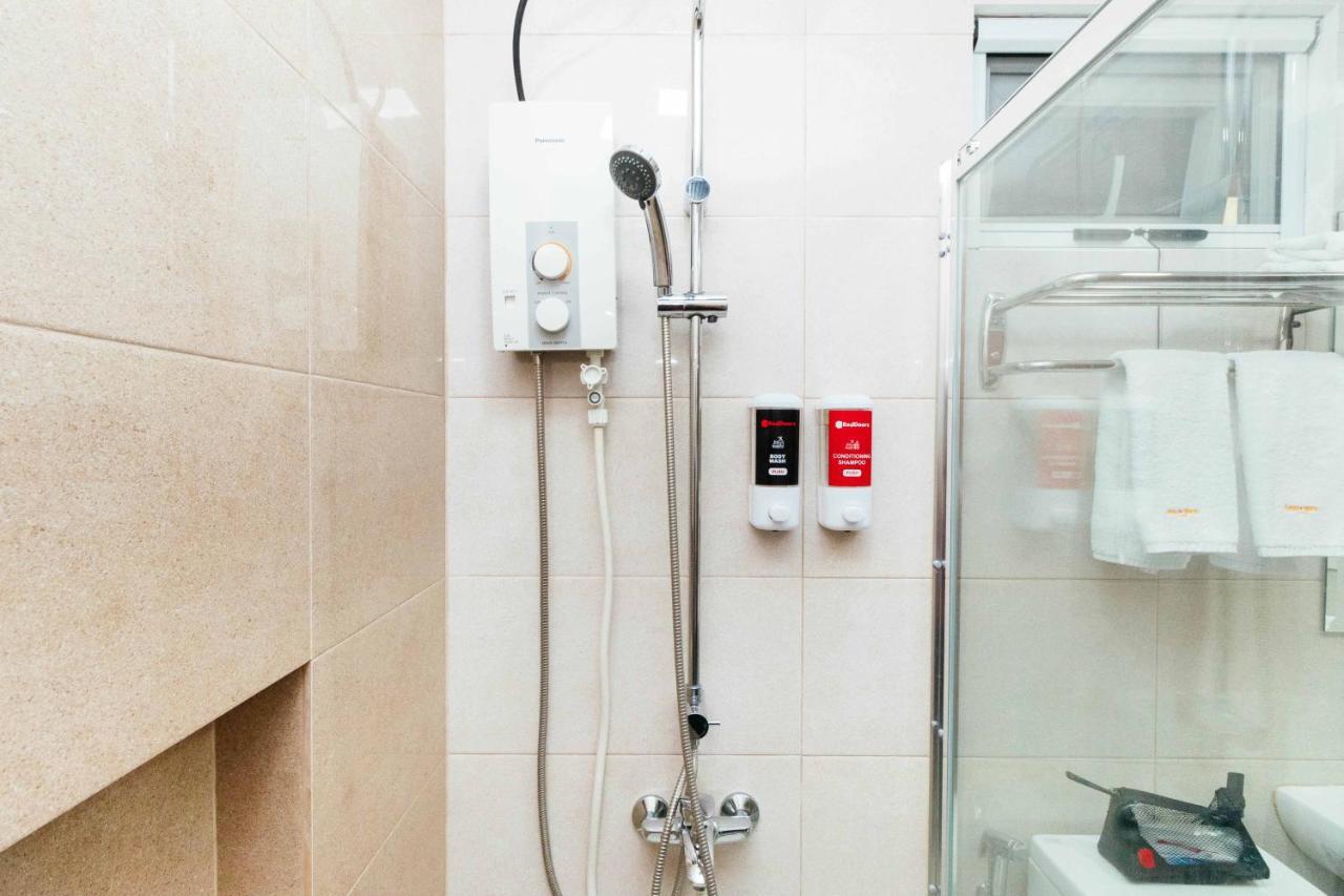 Reddoorz Premium @ Sampaloc Makati Hotel Makati City Exterior photo