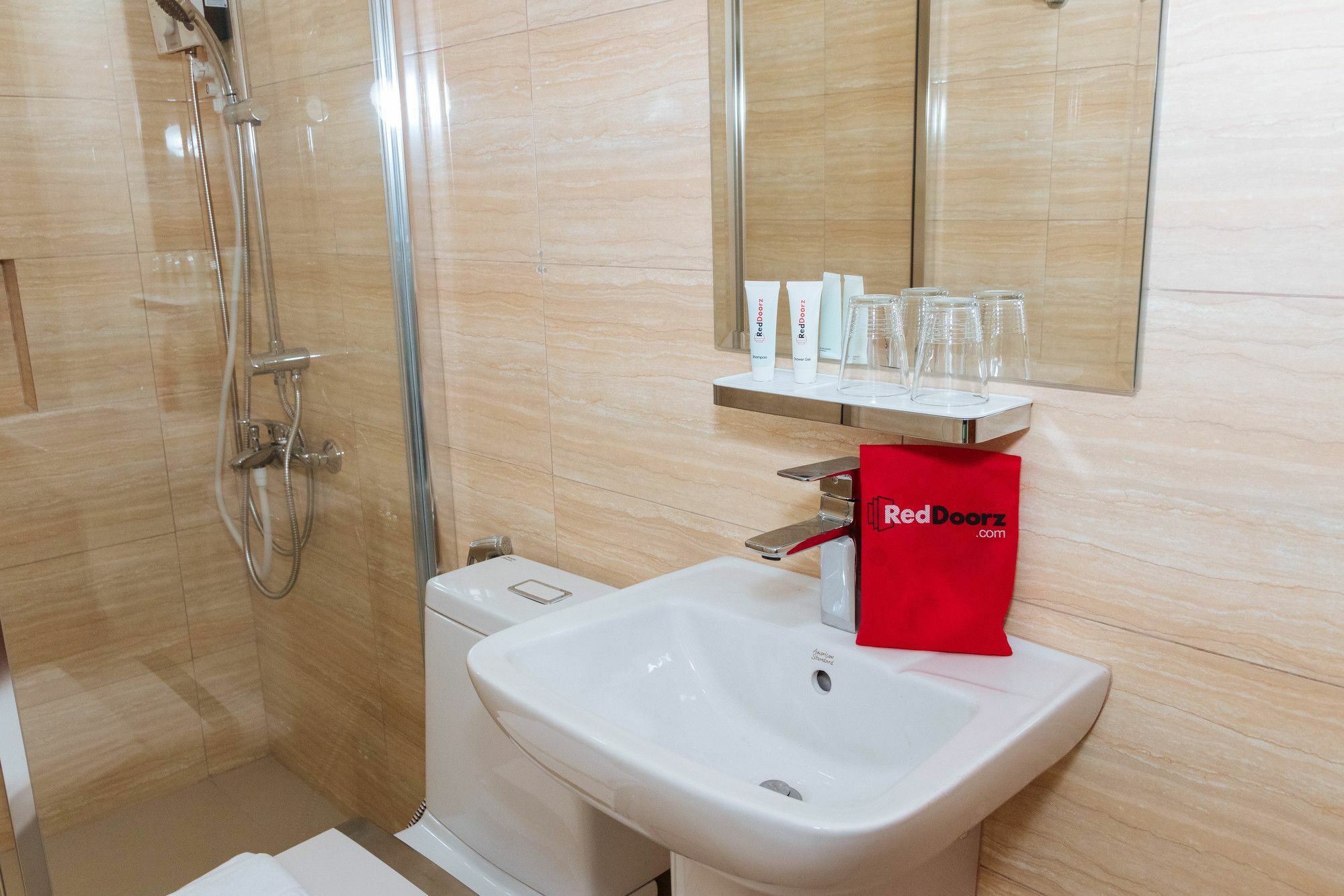 Reddoorz Premium @ Sampaloc Makati Hotel Makati City Exterior photo