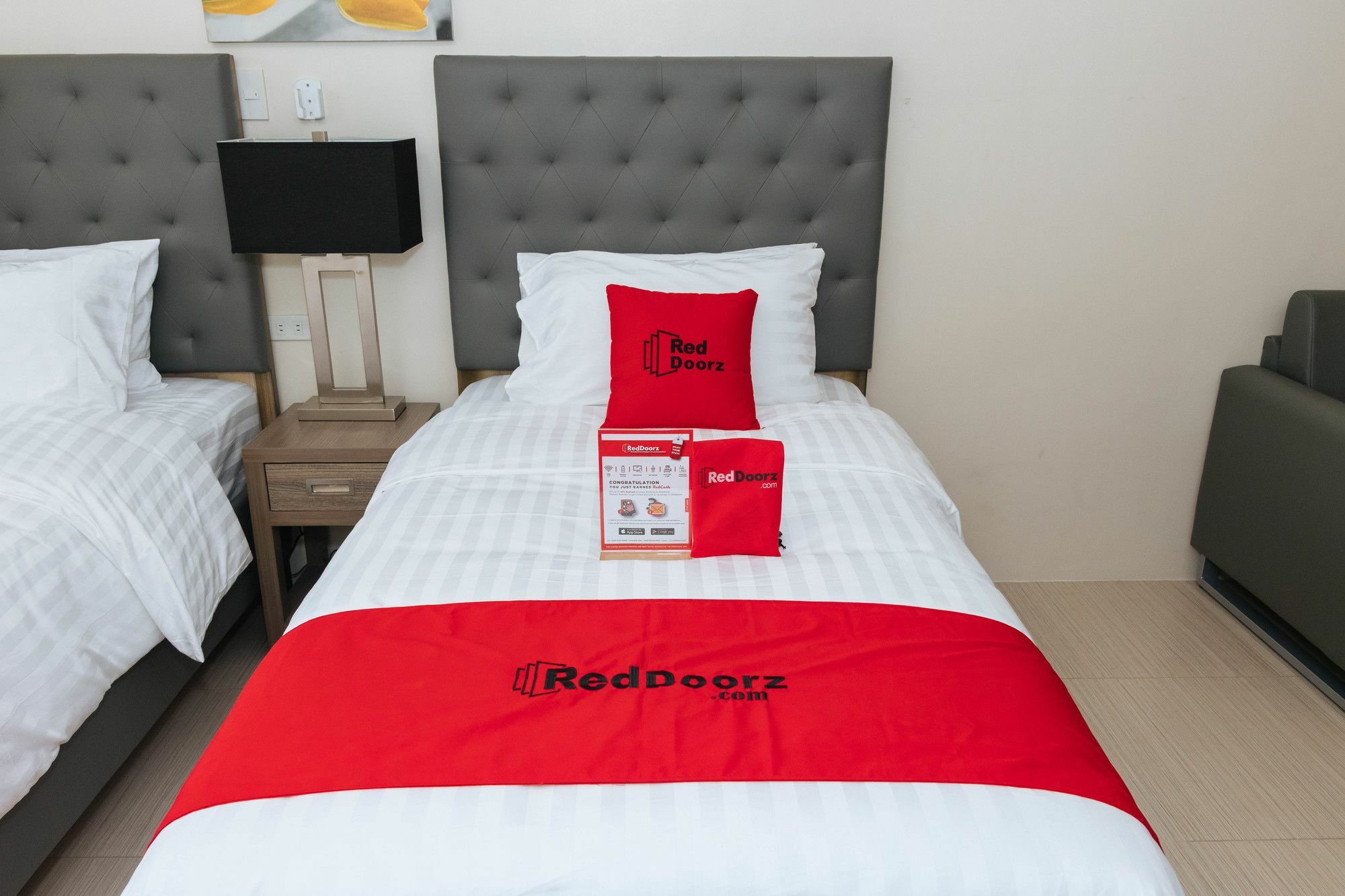 Reddoorz Premium @ Sampaloc Makati Hotel Makati City Exterior photo