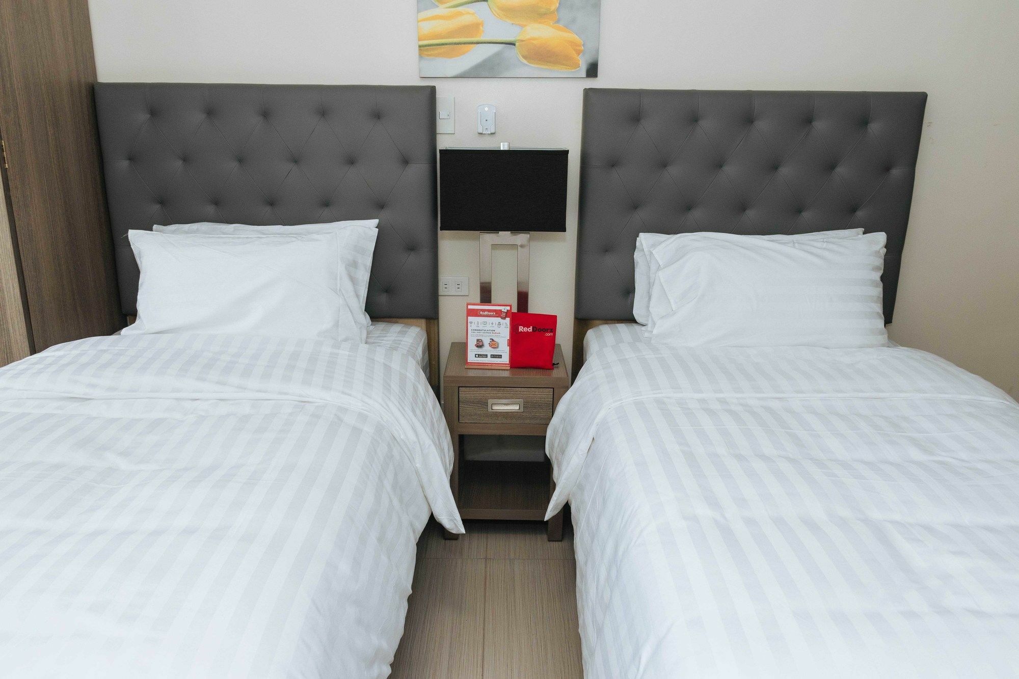 Reddoorz Premium @ Sampaloc Makati Hotel Makati City Exterior photo