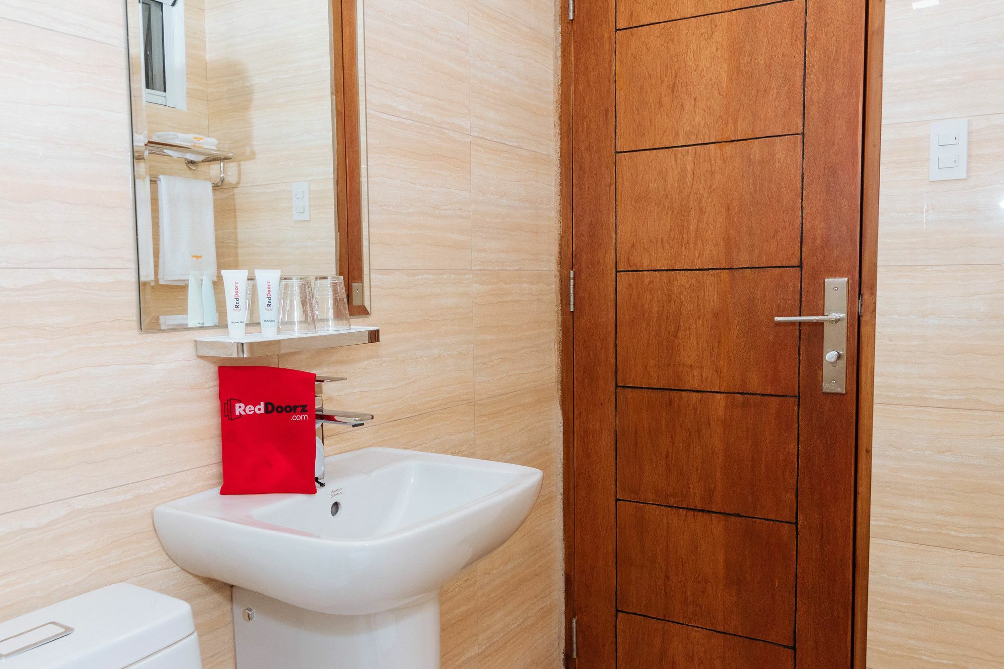Reddoorz Premium @ Sampaloc Makati Hotel Makati City Exterior photo