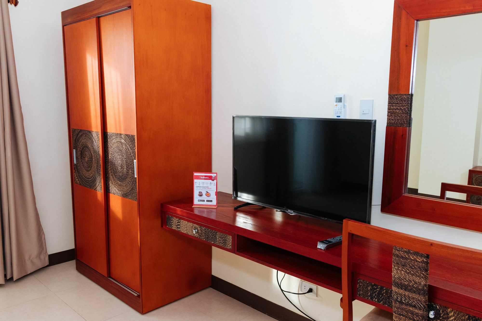 Reddoorz Premium @ Sampaloc Makati Hotel Makati City Exterior photo